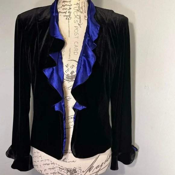 K petite, 8P, crush velvet long trumpet sleeve ruffle collar, satin crop jacket - Picture 2 of 12